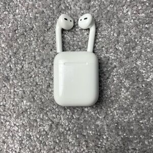 Apple White Earbud Headphones
